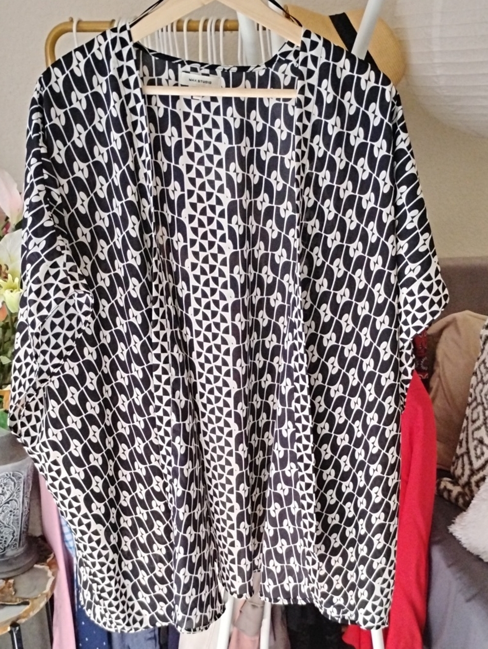 Max Studio Black and White Geometric Kimono Top
